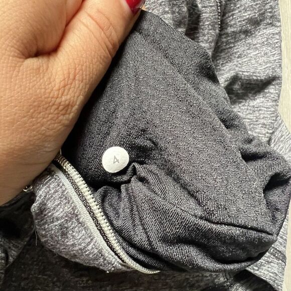 Lululemon Run: Your Heart Out Pullover Heathered Grey and Black Rulu Size 4 - Picture 7 of 11